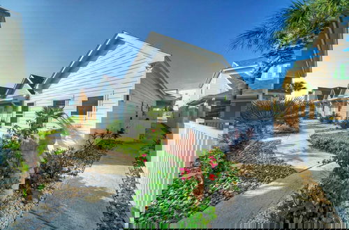 Foto 6 - Pool, Playground, Patio Living, Family-friendly Clamshell Cottage by Avantstay