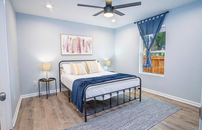 Spacious Delightful 4 BR/ 3 BA Close to Downtown - Photo 7
