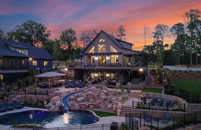 Gray Fox Lodge by Avantstay Waterslide Pool, Theater Sleeps 23 - Photo 72