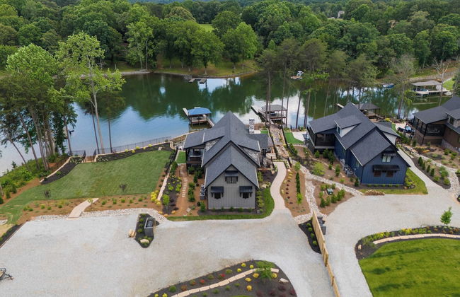 Gray Fox Lodge by Avantstay Waterslide Pool, Theater Sleeps 23 - Photo 76