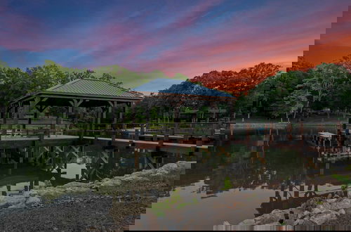 Foto 55 - Gray Fox Lodge by Avantstay Waterslide Pool, Theater Sleeps 23