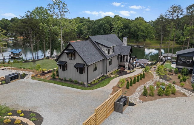 Gray Fox Lodge by Avantstay Waterslide Pool, Theater Sleeps 23 - Photo 77