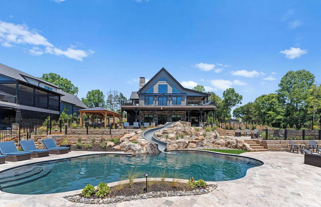 Gray Fox Lodge by Avantstay Waterslide Pool, Theater Sleeps 23 - Photo 12
