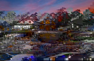 Foto 2 - The Lodges Avantstay Lakefront, Sleeps 66 Pools, Docks, Theaters, Views