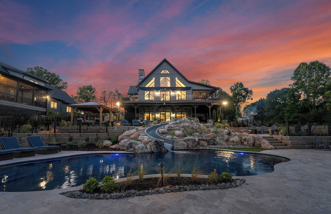 Gray Fox Lodge by Avantstay Waterslide Pool, Theater Sleeps 23 - Photo 57