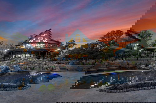 Foto 57 - Gray Fox Lodge by Avantstay Waterslide Pool, Theater Sleeps 23