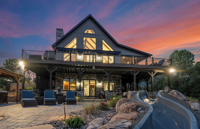 Gray Fox Lodge by Avantstay Waterslide Pool, Theater Sleeps 23 - Photo 59