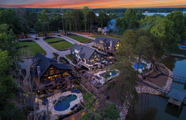 Gray Fox Lodge by Avantstay Waterslide Pool, Theater Sleeps 23 - Photo 74