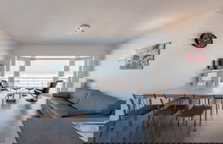 Foto 1 - Apartment on Sea Wall With Stunning Views