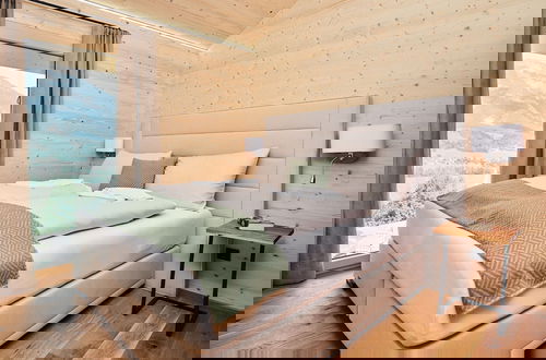 Foto 2 - Luxury Chalet With Pool and Sauna Near Ski Lift