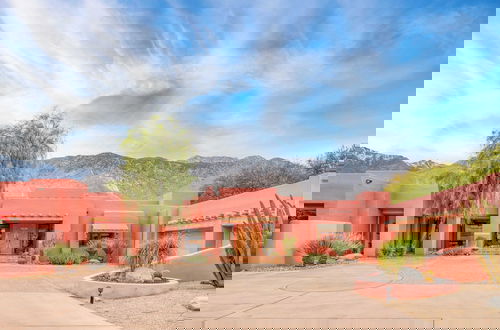 Foto 63 - The Pond Estate by Avantstay Maximalist Designer Compound w/ 2 Casitas, Indoor + Outdoor Pools, Tennis Court, & Gorgeous Mountain Views 12k Sqft