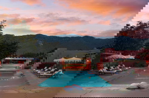 Foto 31 - The Pond Estate by Avantstay Maximalist Designer Compound w/ 2 Casitas, Indoor + Outdoor Pools, Tennis Court, & Gorgeous Mountain Views 12k Sqft