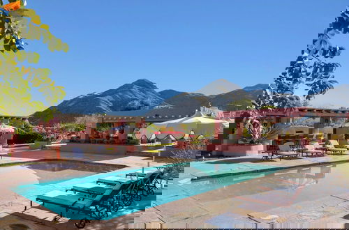 Foto 25 - The Pond Estate by Avantstay Maximalist Designer Compound w/ 2 Casitas, Indoor + Outdoor Pools, Tennis Court, & Gorgeous Mountain Views 12k Sqft