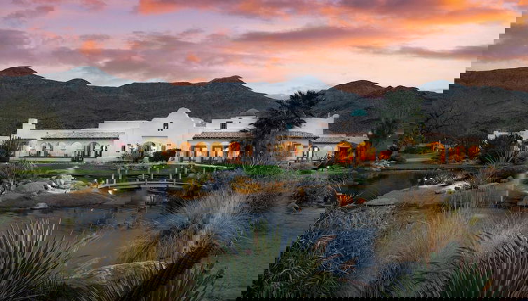 Foto 1 - The Pond Estate by Avantstay Maximalist Designer Compound w/ 2 Casitas, Indoor + Outdoor Pools, Tennis Court, & Gorgeous Mountain Views 12k Sqft