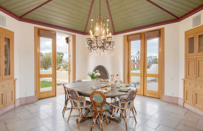 The Pond Estate by Avantstay Maximalist Designer Compound w/ 2 Casitas, Indoor + Outdoor Pools, Tennis Court, & Gorgeous Mountain Views 12k Sqft - Photo 21