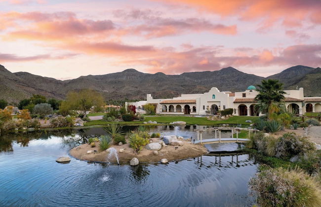 The Pond Estate by Avantstay Maximalist Designer Compound w/ 2 Casitas, Indoor + Outdoor Pools, Tennis Court, & Gorgeous Mountain Views 12k Sqft - Photo 11