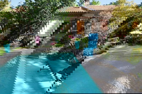 Foto 1 - Nice Villa in Morieres-les-avignon With Pool