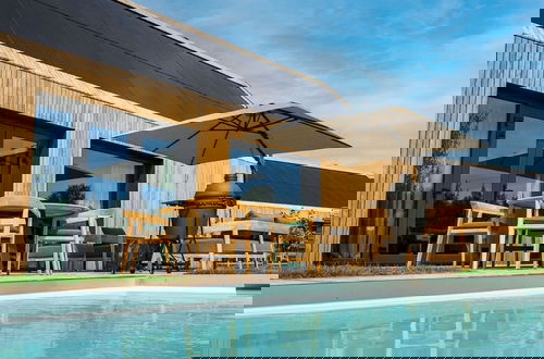 Foto 1 - Luxurious Holiday Home With Private Pool