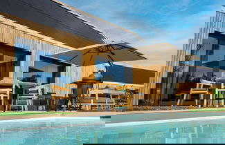 Foto 1 - Luxurious Holiday Home With Private Pool