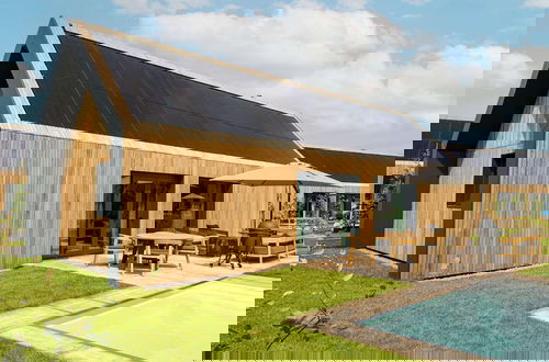 Foto 30 - Luxurious Holiday Home With Private Pool
