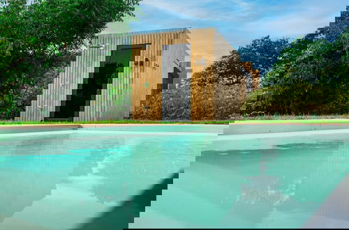 Foto 13 - Luxurious Holiday Home With Private Pool