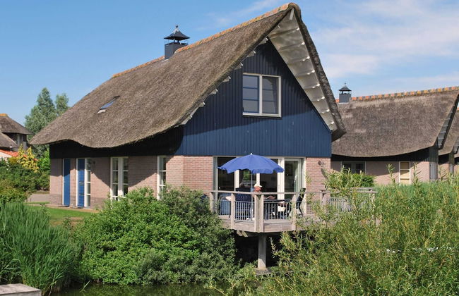 Villa With Terrace on the Water in Friesland - Foto 24