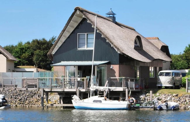 Villa With Terrace on the Water in Friesland - Foto 22