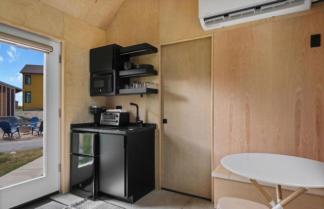 Bunkies- The Hold - Photo 10