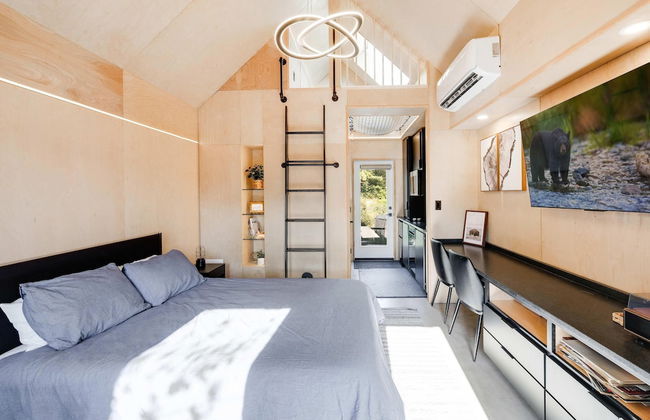 Bunkies- The Hold - Photo 6