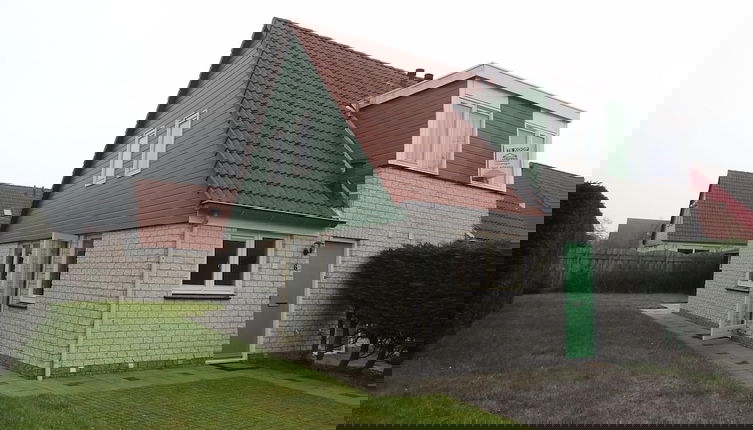 Foto 1 - Holiday Home in Zeeland With Spacious Garden