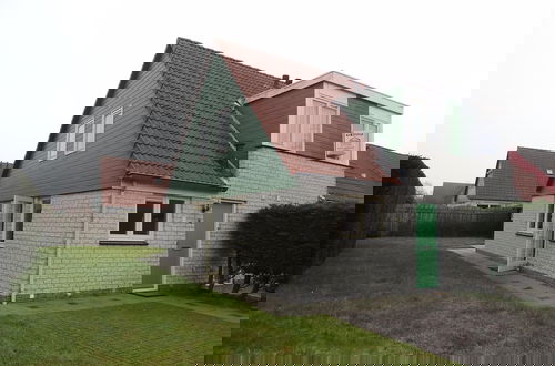 Foto 1 - Holiday Home in Zeeland With Spacious Garden