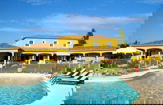 Foto 1 - Villa in L'isle-sur-la-sorgue With Pool