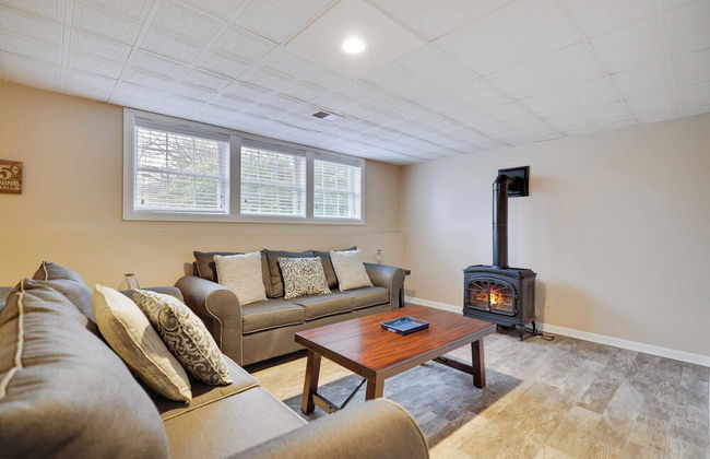 The Nest at Pinecrest by Avantstay Spacious Deck, Game Room, Fire Pit - Foto 20
