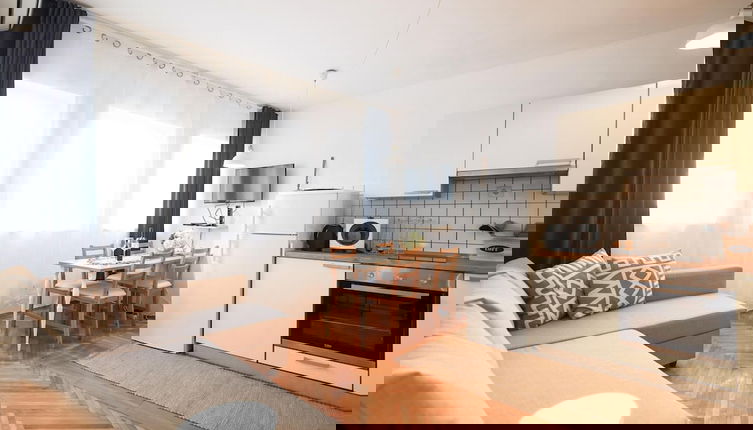 Foto 1 - Modern Apartment With Terrace Near old Town