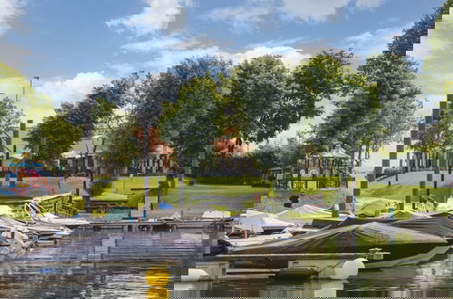 Foto 19 - Luxury Holiday Home on the Water