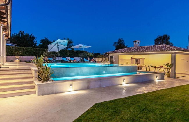 Villa With Swimming Pool and Outdoor Kitchen - Foto 26