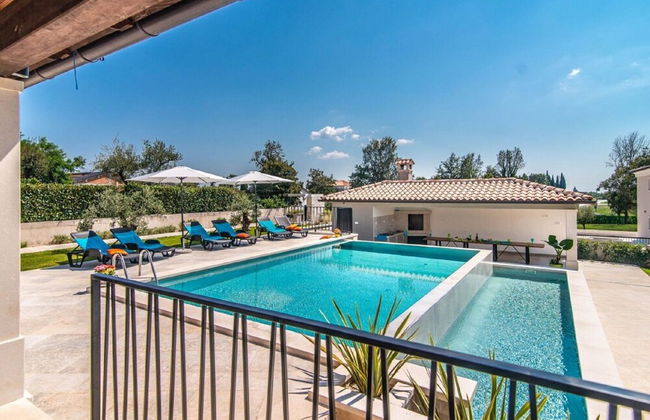 Villa With Swimming Pool and Outdoor Kitchen - Foto 19