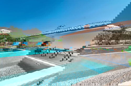 Foto 24 - Villa With Swimming Pool and Outdoor Kitchen