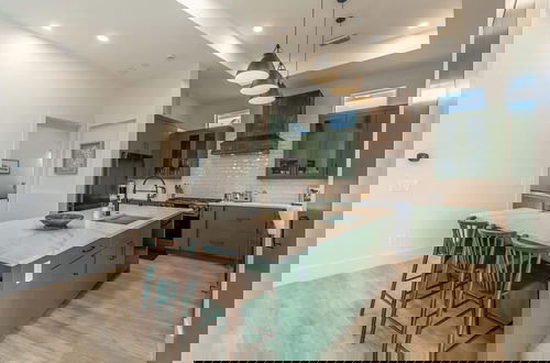 Foto 19 - Stunning Vanderbilt Beach House With Heated Pool