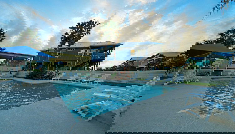 Foto 1 - Coastal Escape w/ Pond Views + Pool Access Grahams Getaway by Avantstay