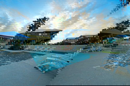 Foto 1 - Coastal Escape w/ Pond Views + Pool Access Grahams Getaway by Avantstay