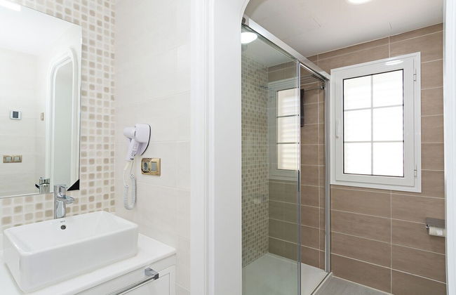 3 Bed Villa - Pool, Patio, Outdoor Dining Terrace - Foto 9