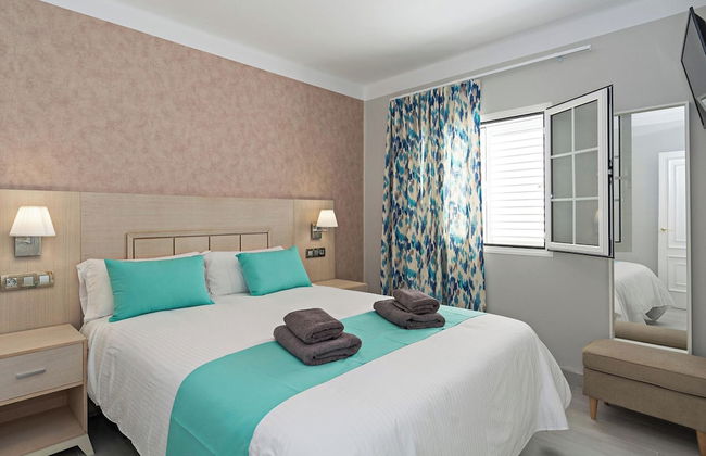 3 Bed Villa - Pool, Patio, Outdoor Dining Terrace - Foto 3