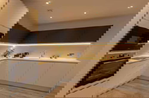 Photo 8 - 2br-sleeps4-parking-central-cityview