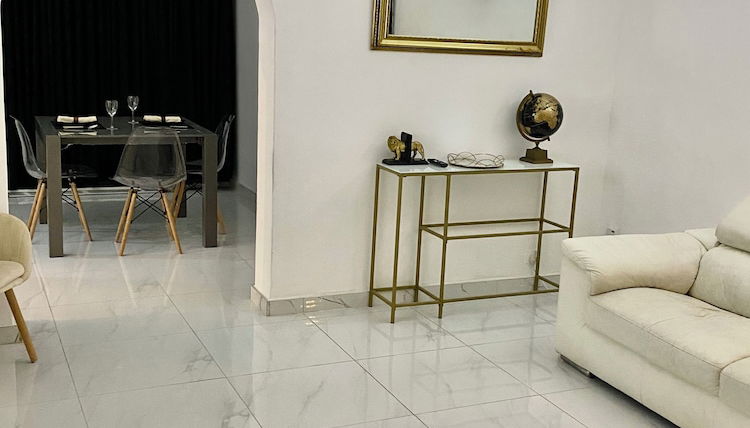 Foto 1 - Remarkable 1-bed Apartment in Kensington Harare