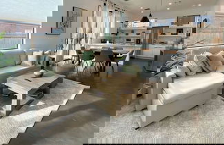 Foto 1 - Modern Home Near the University of Texas