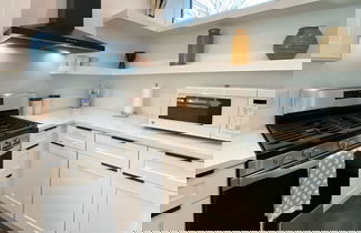 Foto 2 - Modern Home Near the University of Texas