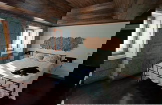 Photo 2 - Casa dos Livros - Guest House