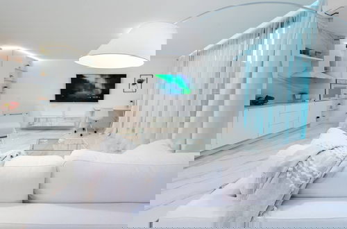 Foto 1 - Emirates White Sensation