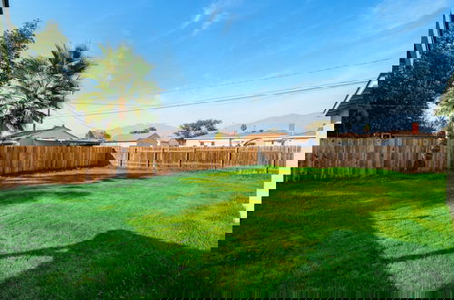 Photo 2 - Luxury Modern Retreat w Spacious Yard Premium Comfort